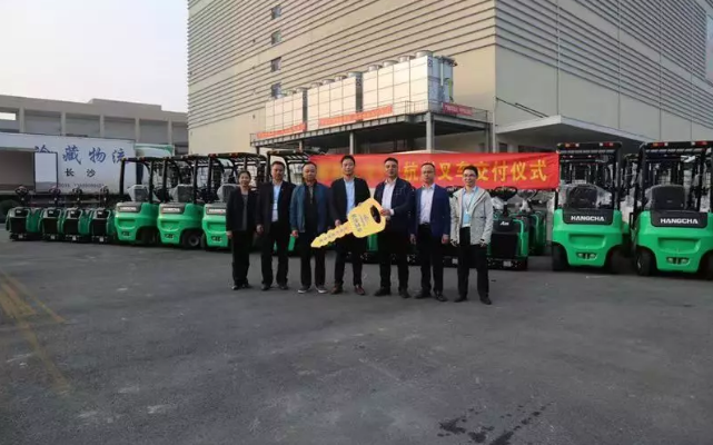 【強(qiáng)勢】杭叉集團(tuán)交付湖南某大型冷庫58臺(tái)鋰電池叉車！