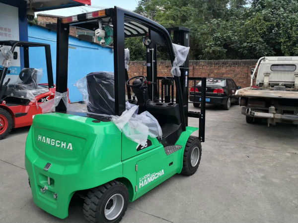 【干貨】電動堆高車、電動搬運(yùn)車的電機(jī)和繼電器應(yīng)該怎么保養(yǎng)？