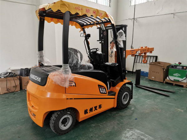【叉車保養(yǎng)小知識(shí)】叉車電池怎樣加水才正確？